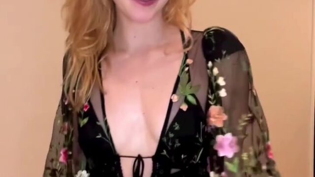 Willow Shields hunger games nude showing big breasts!!!