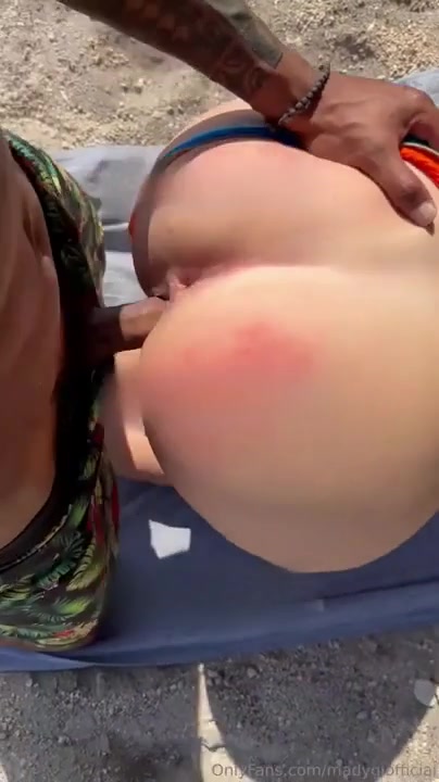 Mady Gio’s outdoor sex tape with her boyfriend on the beach!!!