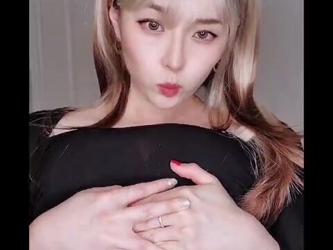 Maple Oh porn video showing off her pussy and big breasts!!!