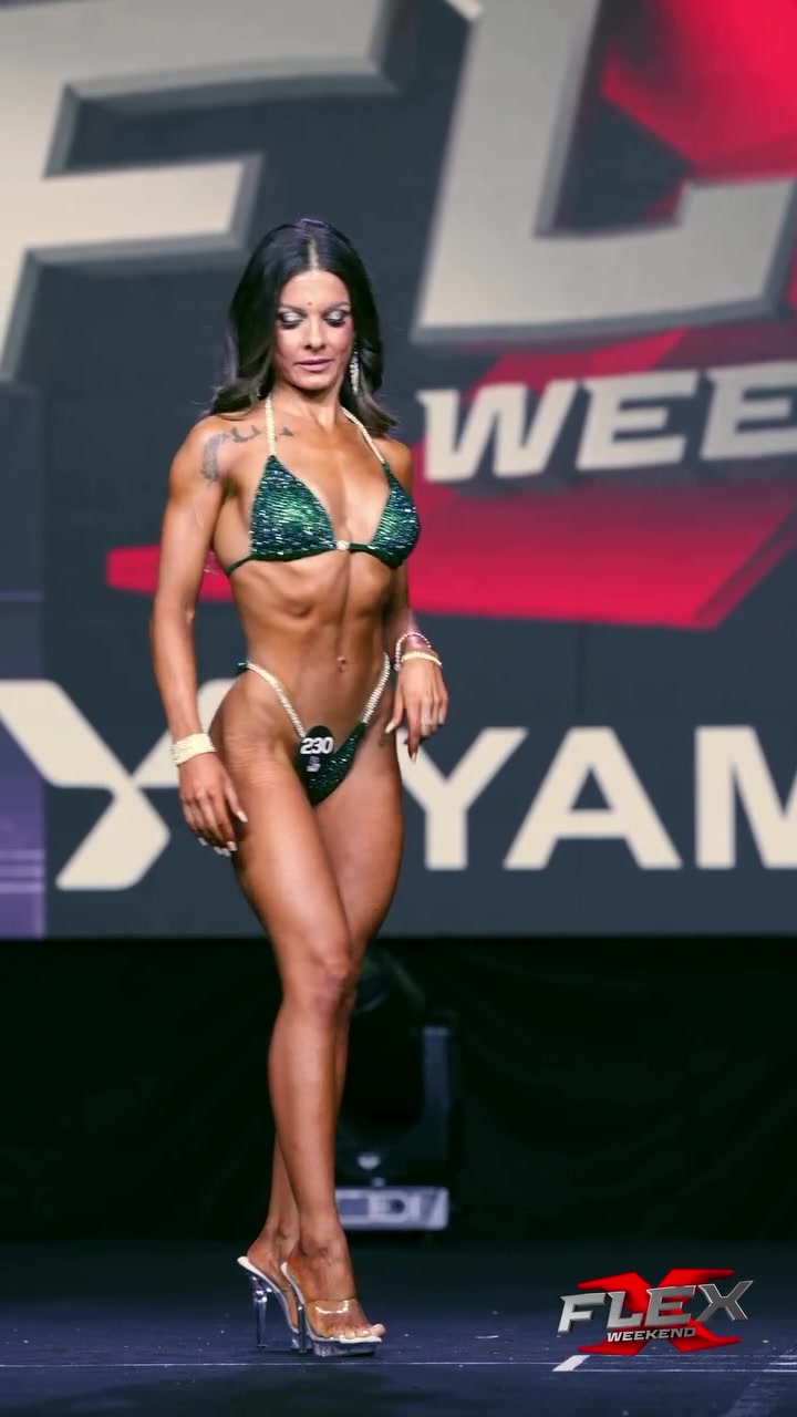 Italian teacher Elena Maraga new video showing off her bodie!!!