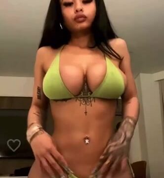 India Love Nude Showing Off Her Big Tits In Live Stream