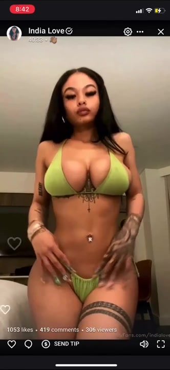 India Love Nude Showing Off Her Big Tits In Live Stream