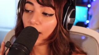 Denims Onlyfans Showing Off Her Big Breasts In Live Stream