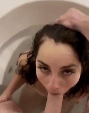 G Baby Aka Brattygbaby Gets Fucked By Boyfriend In Bathtub