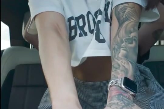 RaileyTV Gets Fucked In The Car And Creampie