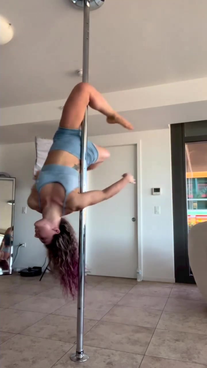 Vanessa Demopoulos – Hot Pole Dancing Video