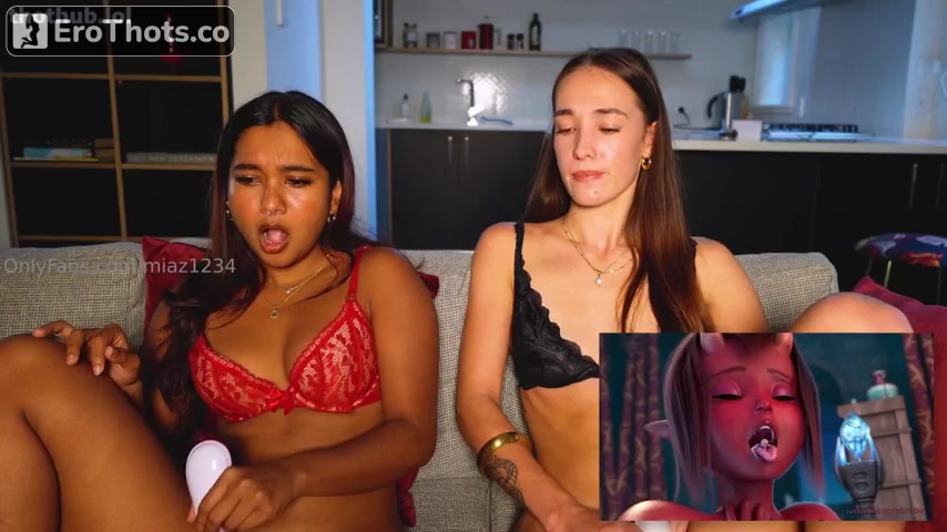 Mia Z And Cheekymz Masturbate Naked In Live Stream