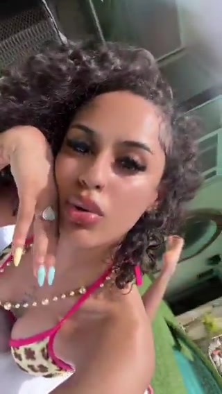 Ahna Mac Shows Off Her Sexy Body