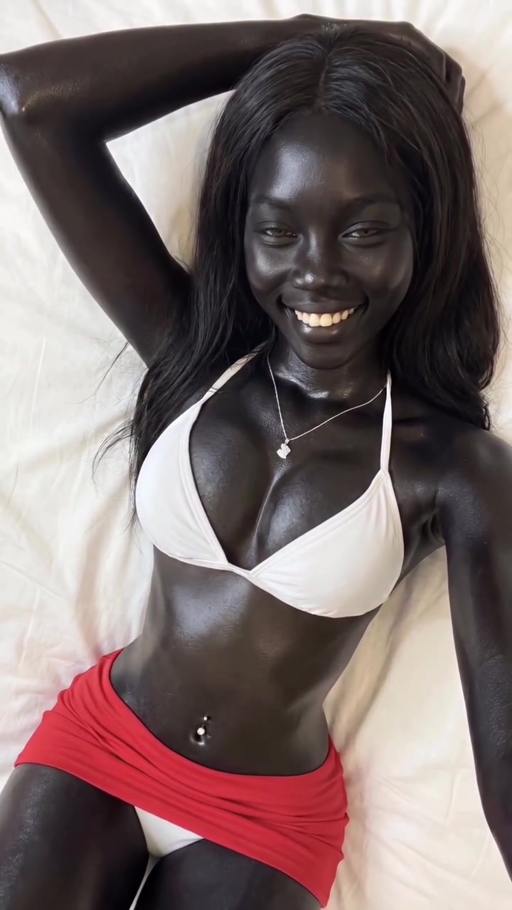 Ayannasoblack – Her Sexy Body Make Me Can’t Take My Eyes Off