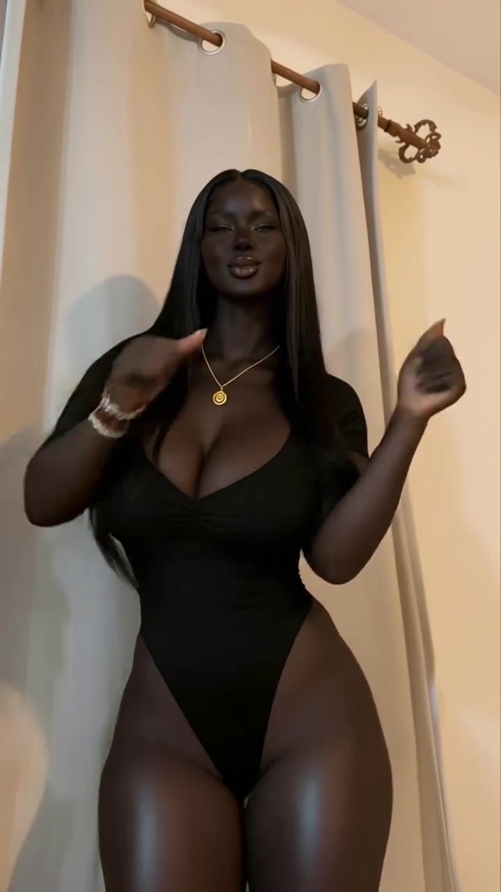 Alicia Kinnaird – Does Her Perfect Body Fascinate You???