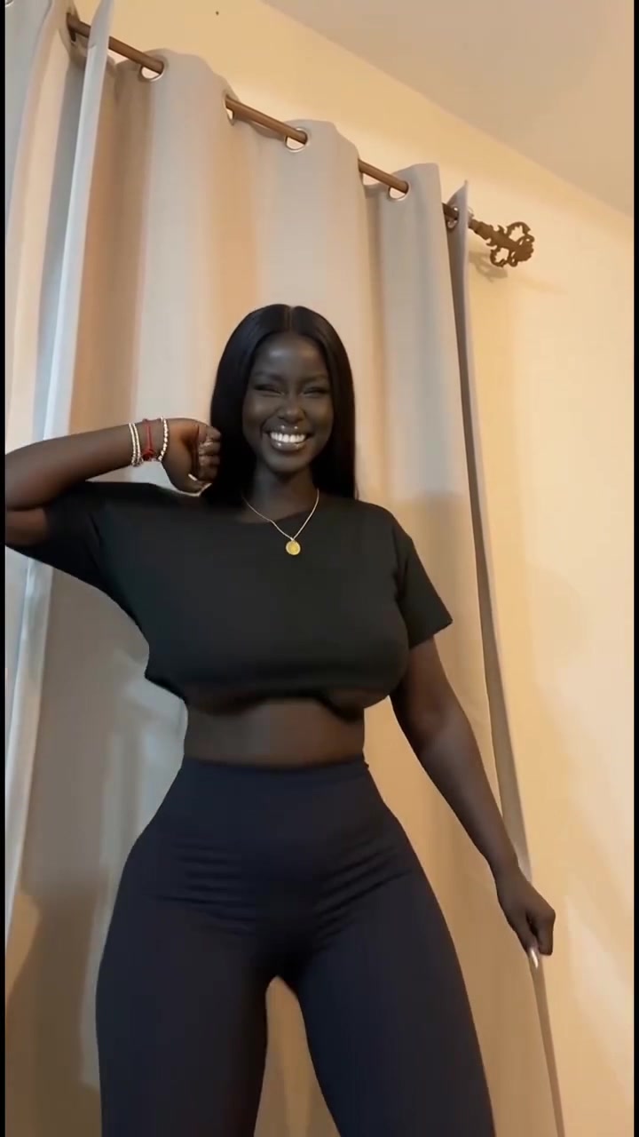 Alicia Kinnaird – Beautiful Girl Shows Off Her Hot Body