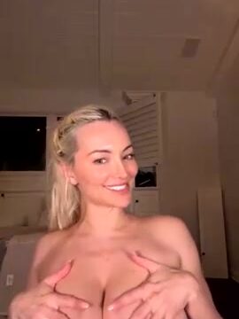 Lindsey Pelas Nude Showing Off Her Big Breasts On Live Stream