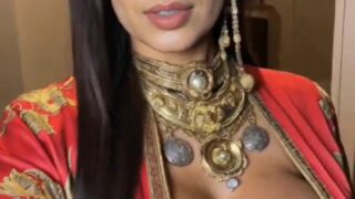 Sarah Albarcha – Beautiful Angel Shows Off Her Huge Breasts