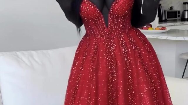 Alicia Kinnaird – Does Her Perfect Figure Fascinate You???