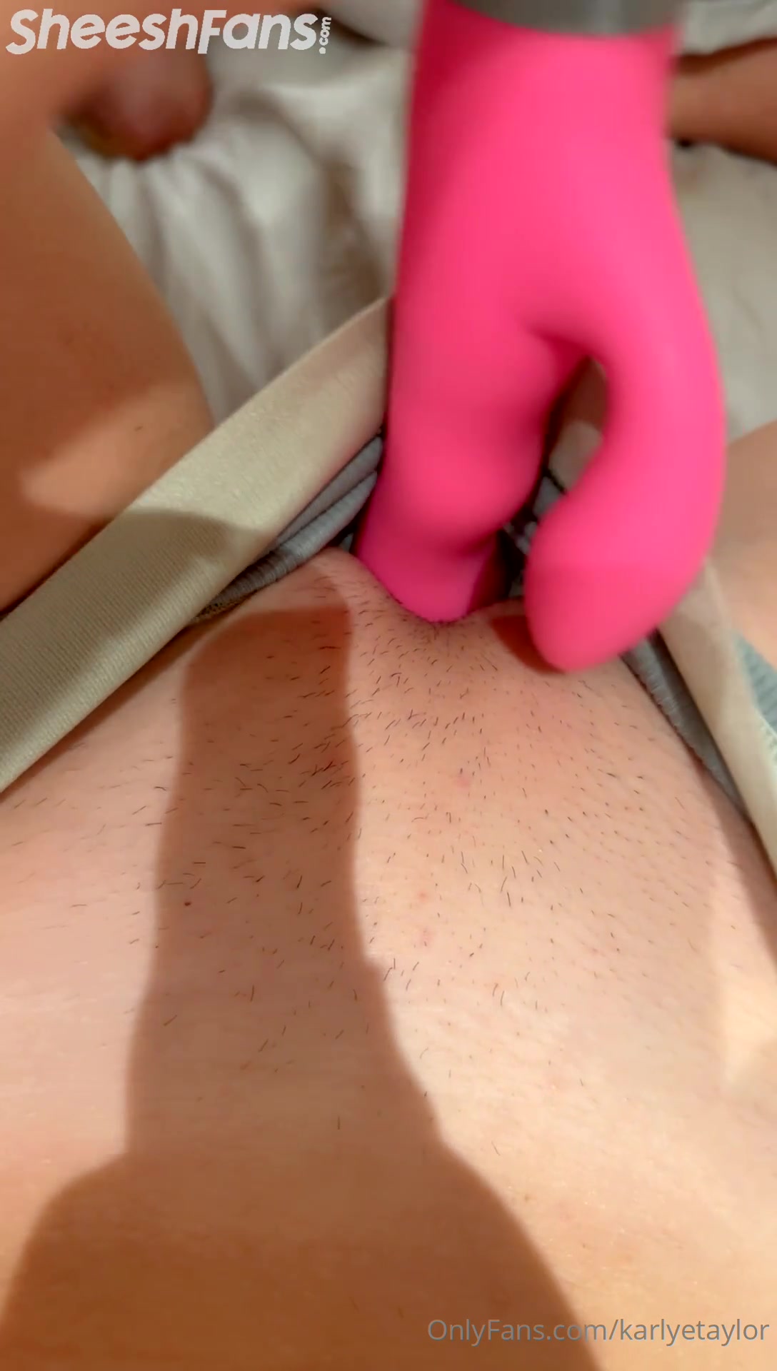 Karlye Taylor / Karlyetaylor Masturbates Naked With Sex Toy