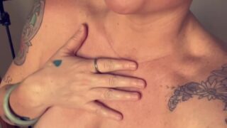 Nudeyweekender Onlyfans Nude Shows Off Her Sexy Body